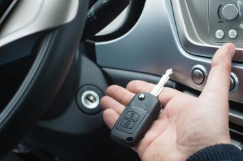 Locksmith hands key after unlock car